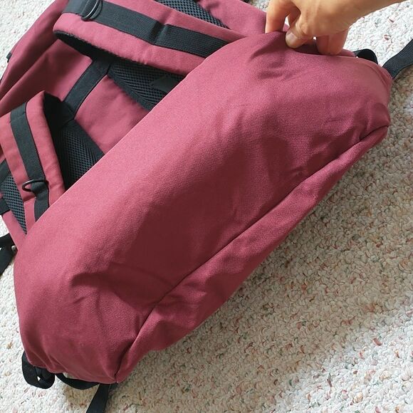 Cabin Max Metz ~30L Hand Luggage Backpack Red Burgundy 50x37x17 cm - Picture 3 of 11